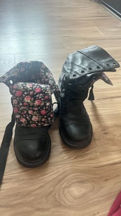 Women Doc Martens / Dr. Martens Airwair