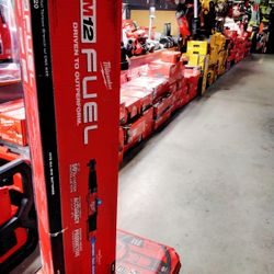 Milwaukee M12 FUEL ONE-KEY 12-Volt Lithium-Ion Brushless Cordless 1/2in. Digital Torque Wrench.  Tool-Only 