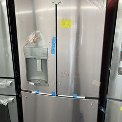 New Scratch And Dent GE 28 Cu Ft Stainless Steel French Door Fridge. 1 year Warranty 