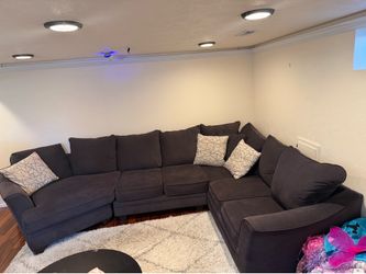 Large Grey Sectional Couch – Good Condition