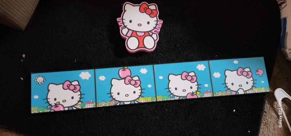HELLO KITTY WALL DECOR