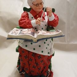 Mrs Clause Figurines 