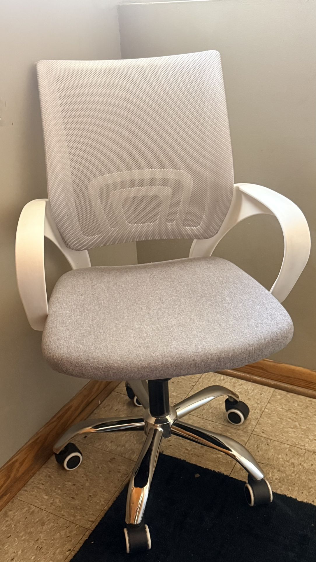 White/Grey Office Chair / Gaming Chair