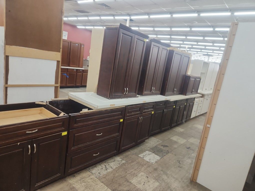 Cabinet Set