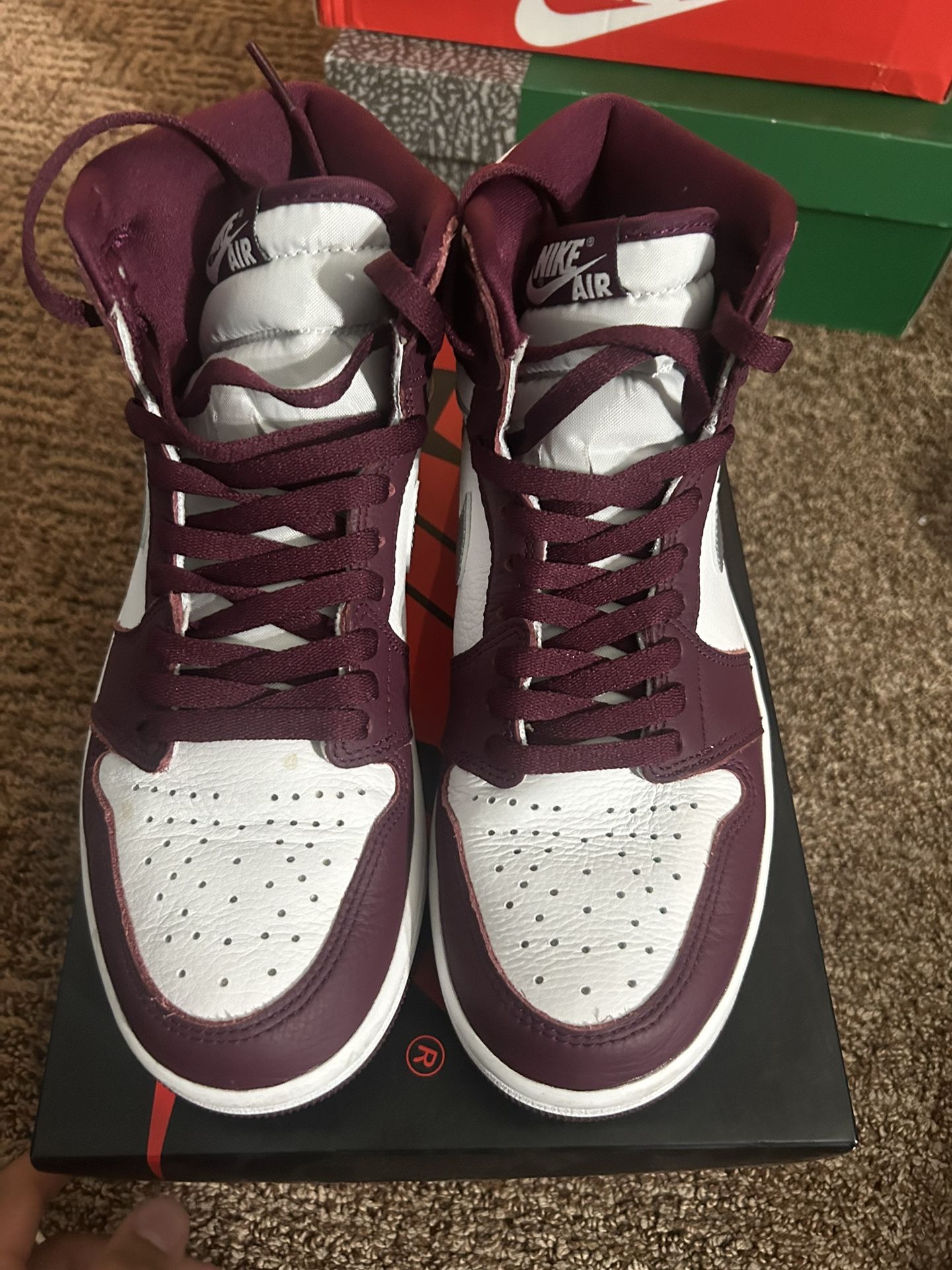 Jordan 1 Retro High  OG ‘Bordeaux’ Size 8m