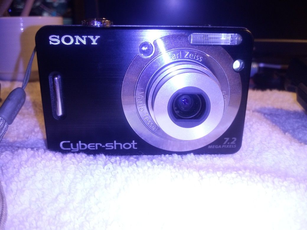 SONY CYBERSHOT DIGITA CAMERA