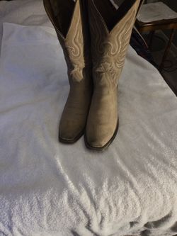 ARIAT COWBOY BOOTS