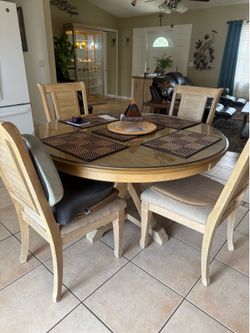 Dining set with buffet