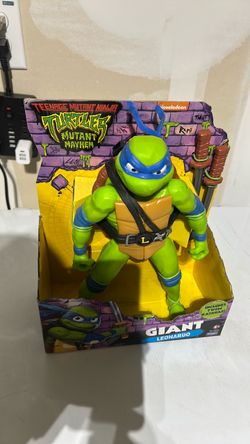 TMNT Mutant Mayhem Giant Leonardo Action Figure