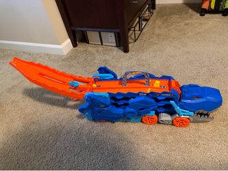Hot wheels T-Rex garage and track