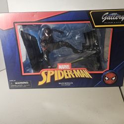 Marvel Miles Morales Gallery Diorama PVC Figure Statue Diamond Select 