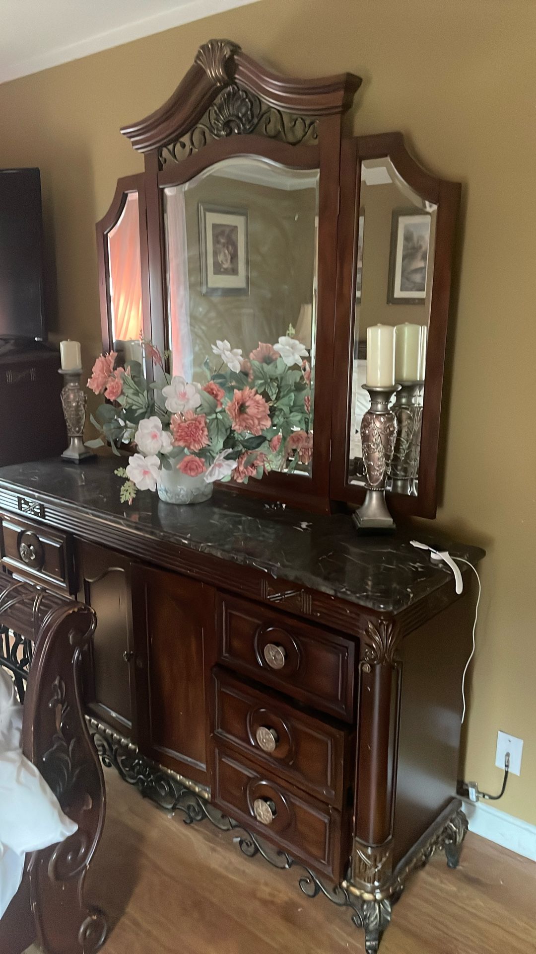 Dresser And Mirror 