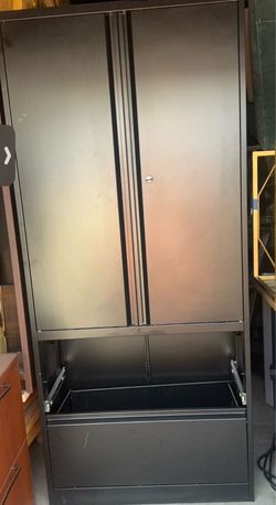 Metal storage cabinet 31.5x15..5x71 h