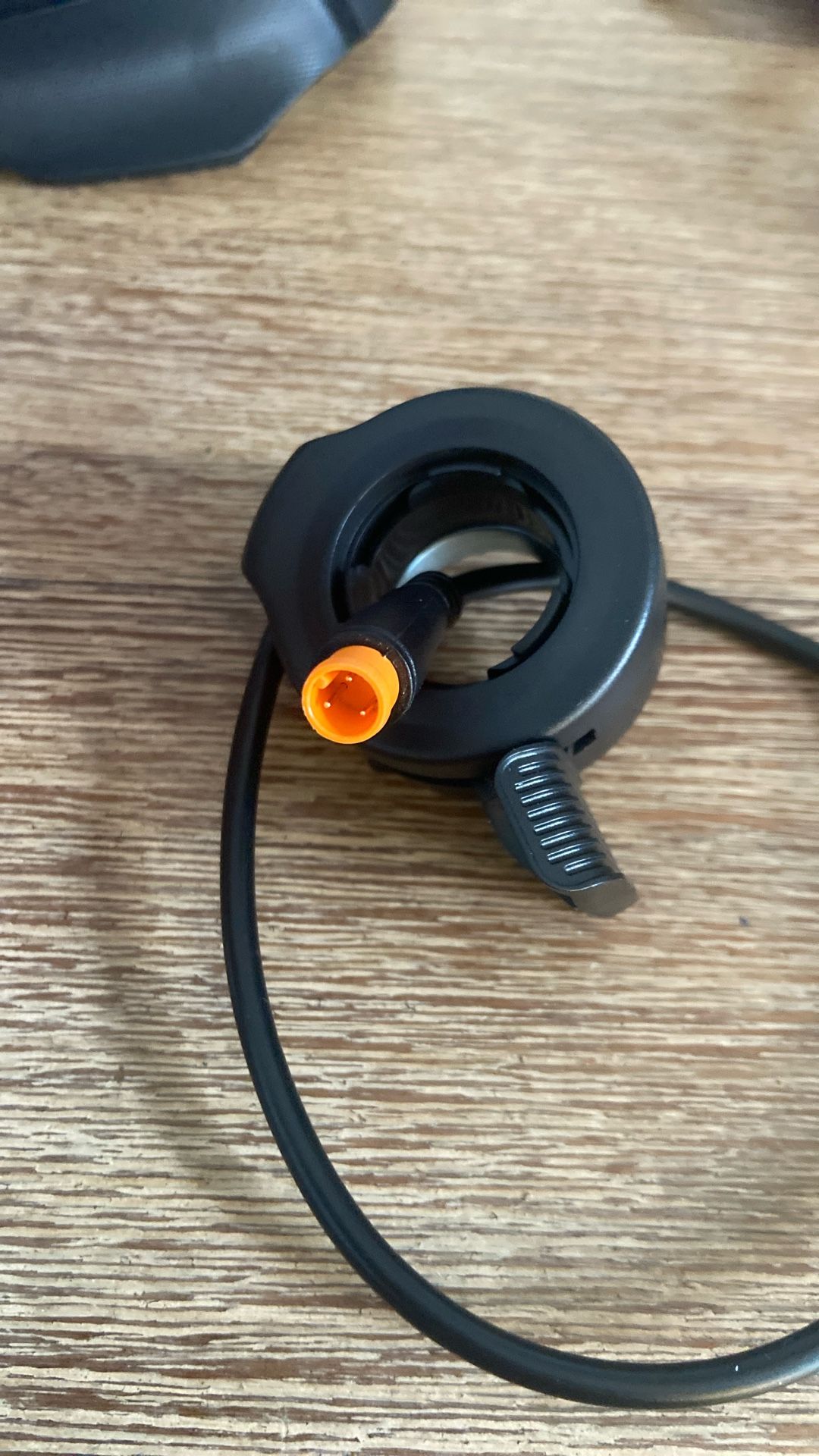 Thumb throttle Three Pin