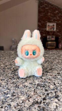 Pop Mart labubu