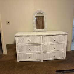 White Vintage Wicker Bedroom Set - King