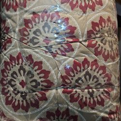 Queen Comforter And 2 Standard Pillow Cases