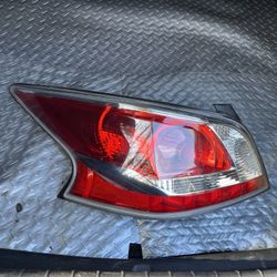 2015 Altima Taillight (Left)