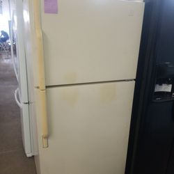 Maytag Off White 18cf Top Freezer Fridge FREE LOCAL DELIVERY 