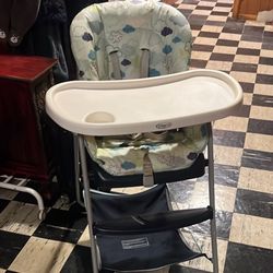 Graco Slim Snacker Highchair