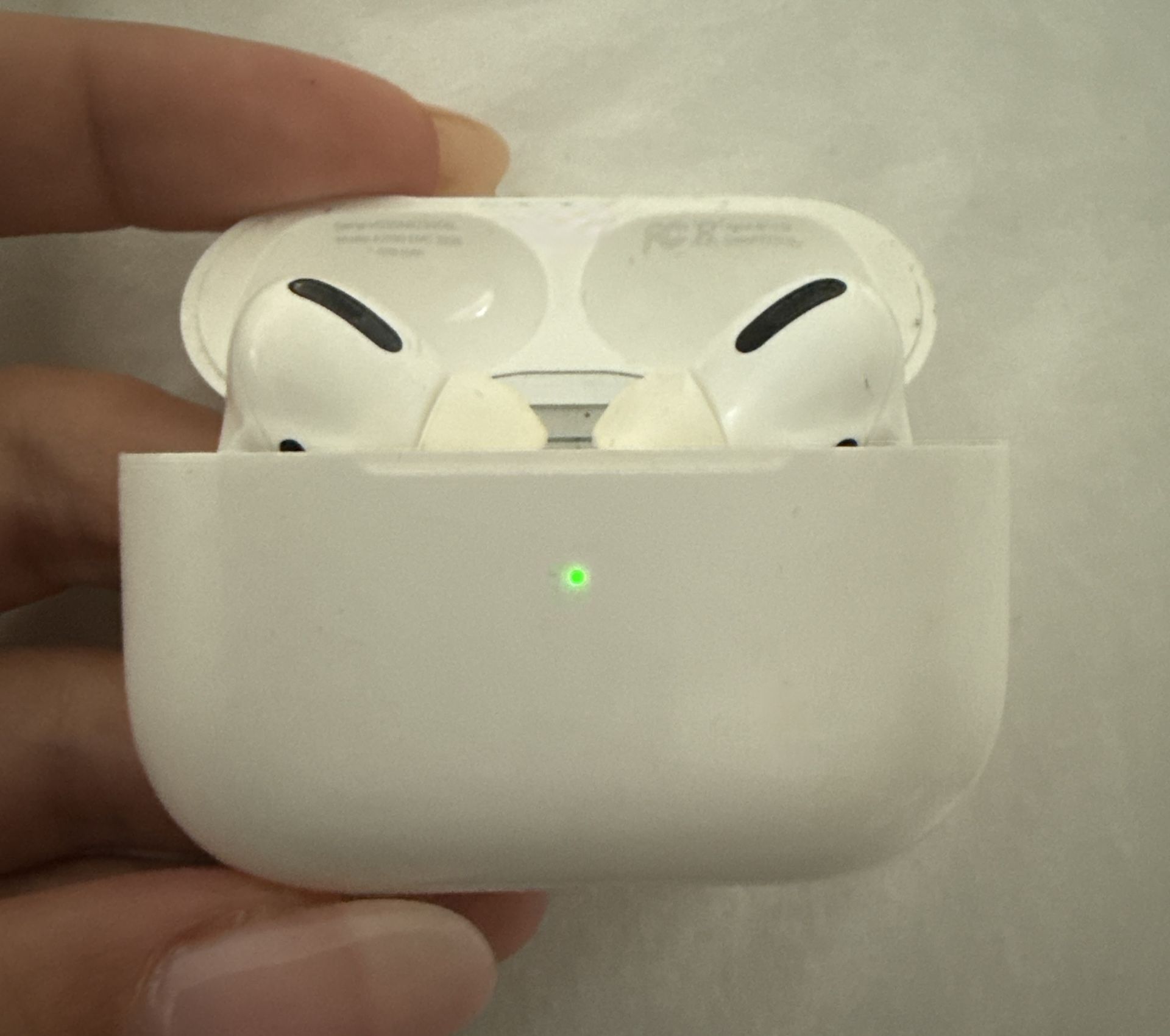 AirPods Pro (1st Gen) – Great Condition, Original Box + All Accessories