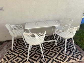 Table 4 chairs
