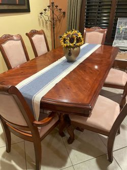 Dinner table with 6 chairs