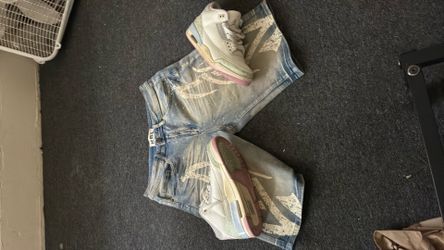 Brand new Jordan 3s with the box making fits for yall