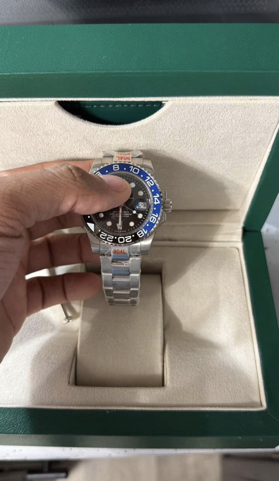 Stainless Steel Men’s Luxury Timepiece – Excellent Condition