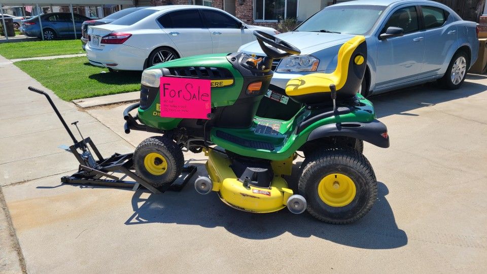 John Deer Riding Lawnmower D155 