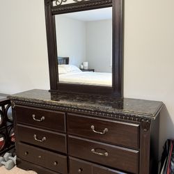 Bedroom Set (Scroll For More Pic)