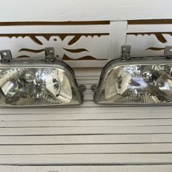 Headlight assembly - 1998 to 2002 Kia Sportage 