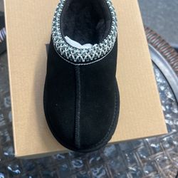 UGG Tasman  toddler  Size 9