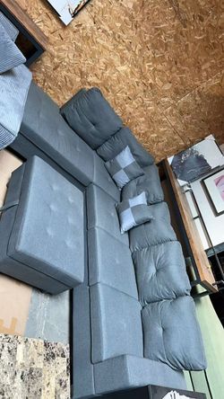 BRAND NEW 3 PIECES SECTIONAL COUCH WITH OTTOMAN INCLUDED
