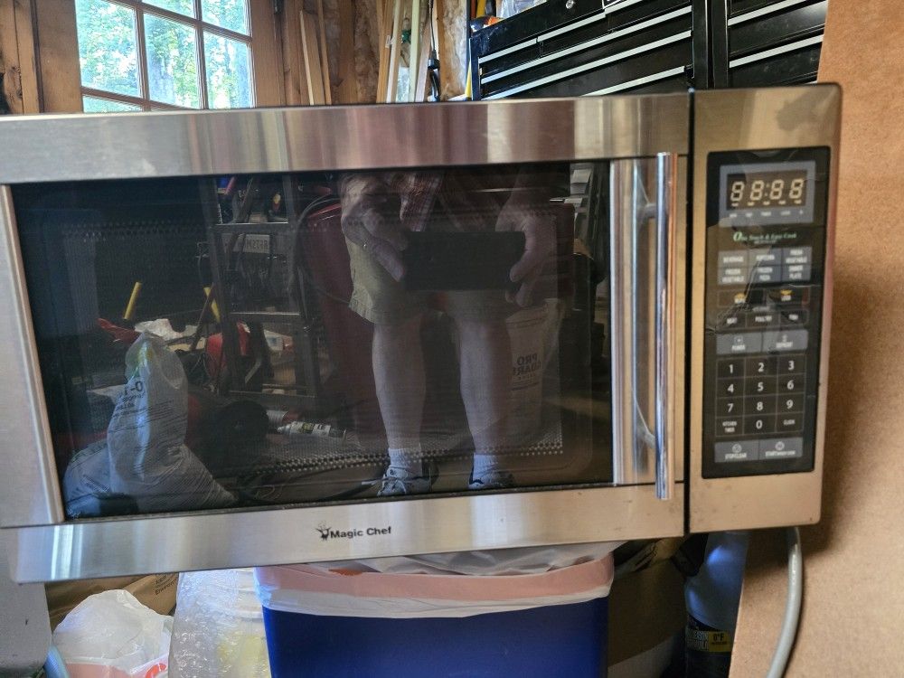 Magic Chef 1.6 Cubic Ft Microwave