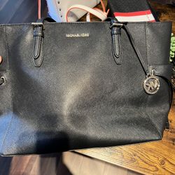 Micheal Kors Purse
