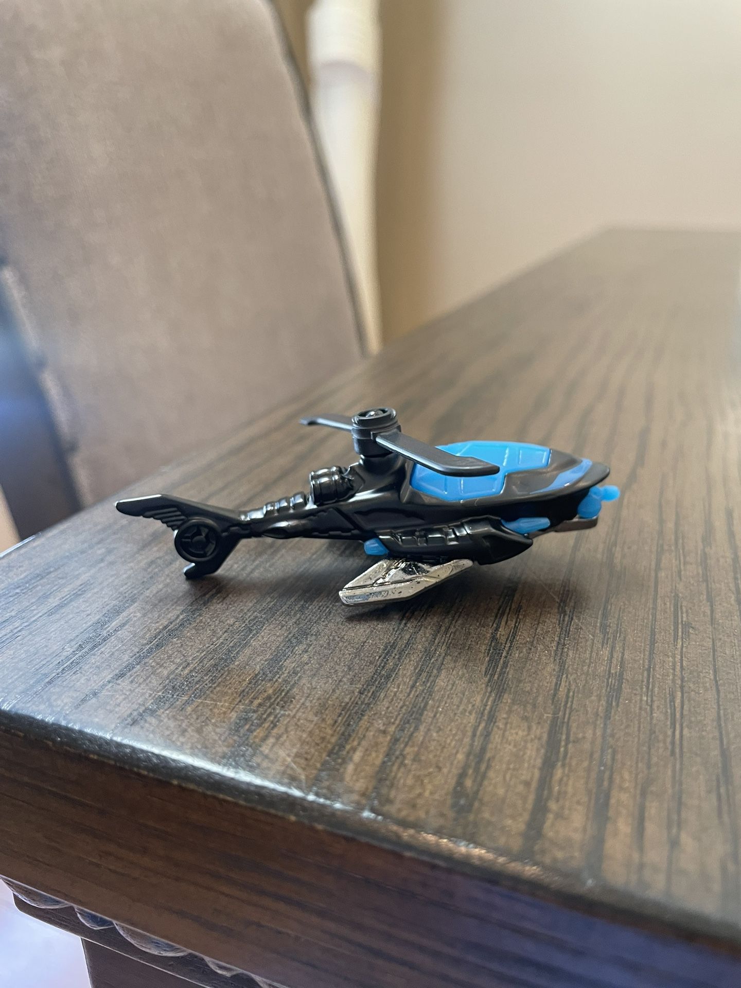 Hot Wheels Batman Batcopter Black/Blue 2011 FYL09 DC Comics