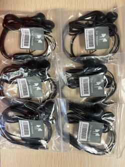 Brand NEW Earphone with 3.5mm Headphone Plug - Black