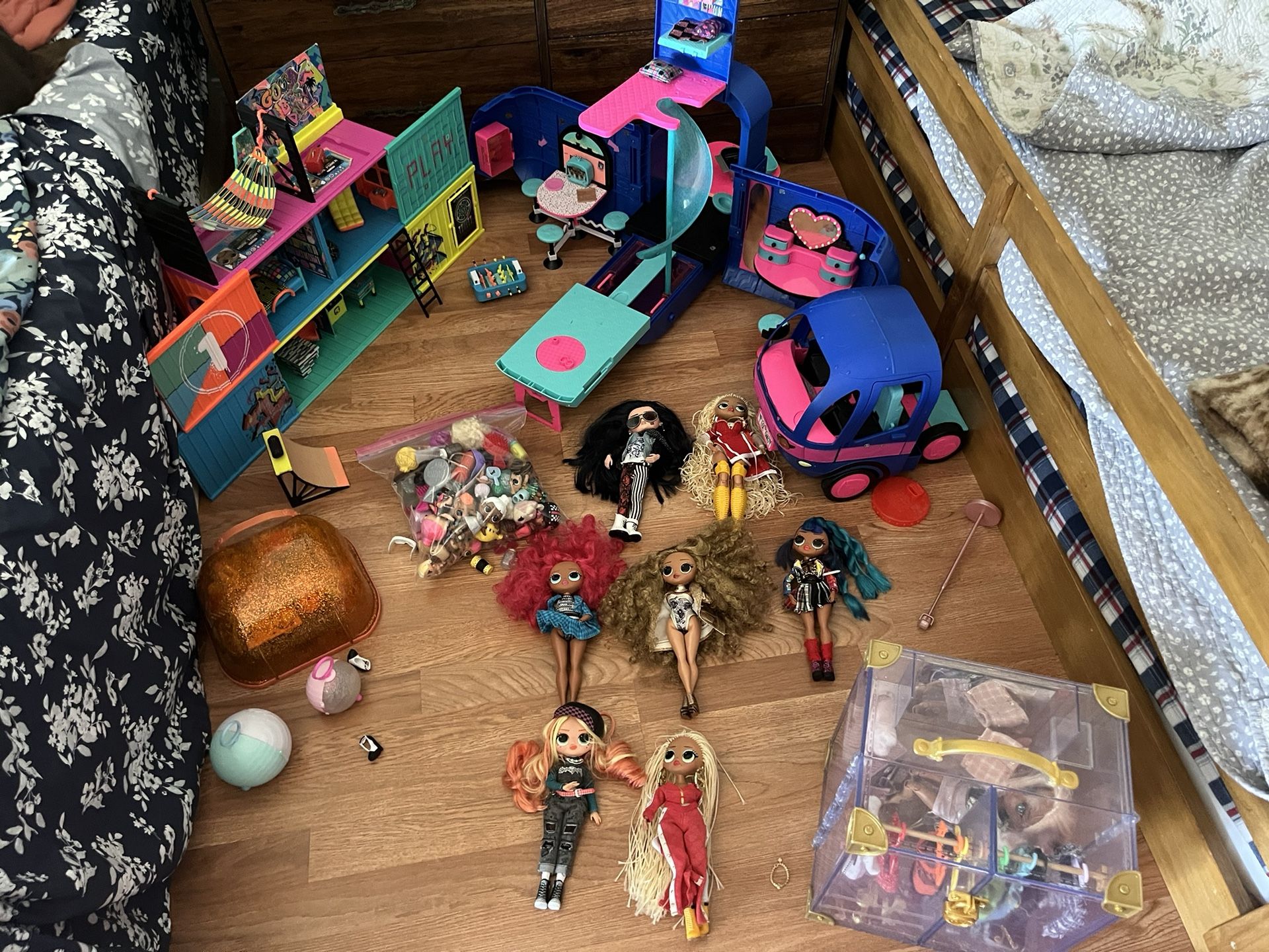 LOL Doll House Stuff