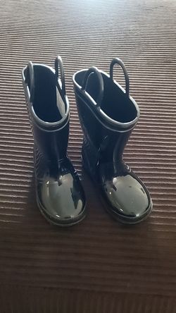 Rain boots - Like New Waterproof Boots size 6c