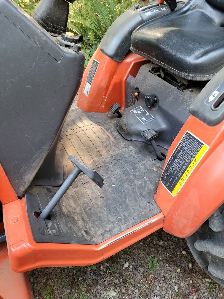 Kubota Tractor 1999 B2400 W/Backhoe 188hrs