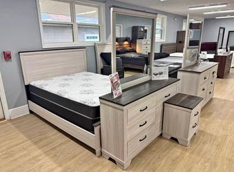 Queen Bedroom Set • BRAND NEW 🤩 $645!!  King size $699!!
