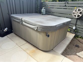 Free BROKEN Hot Tub