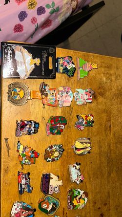 Disney pin lot valued over 500$ send offers