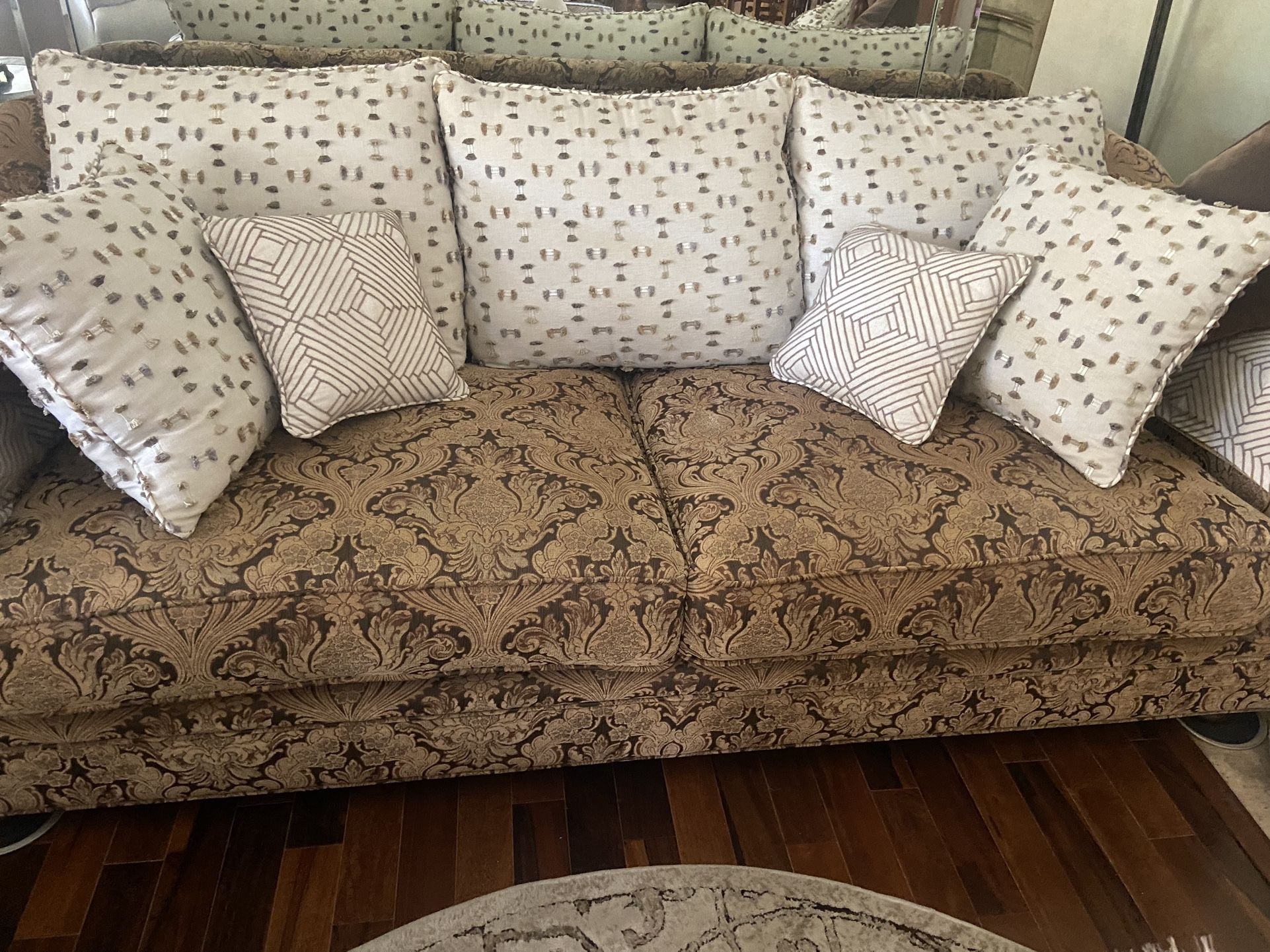 Sofa/Couch Custom Elegance 