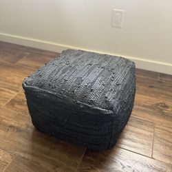 Black Pouf Ottoman – 18"x18"x18" 🪑 $25