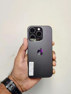 iPhone 15 Pro 128GB Factory Unlocked - On weekend deal $569 🤩 comes with OEM charger - Serious buyers only 🤩