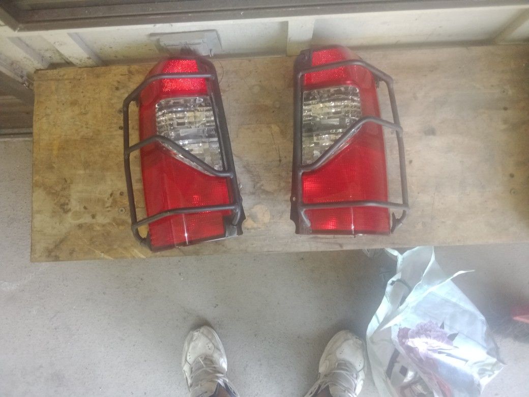 2000-2004 Nissan Xterra Taillights