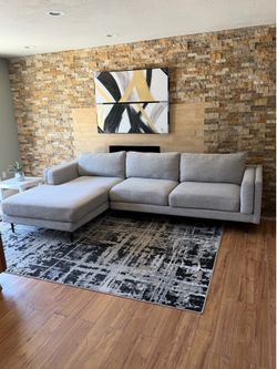 FREE DELIVERY🚚 Living Spaces OffWhite Sectional Sofa W/Chaise
