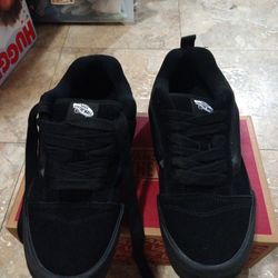 Black Knu Skool Vans